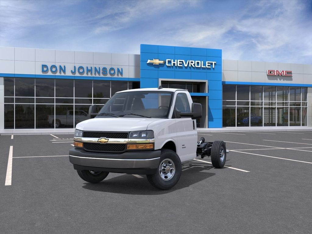 2026 Chevrolet Express Cutaway 3500 1WT