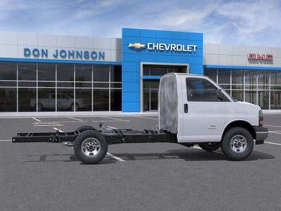 2025 GMC Savana Cutaway 3500 1WT