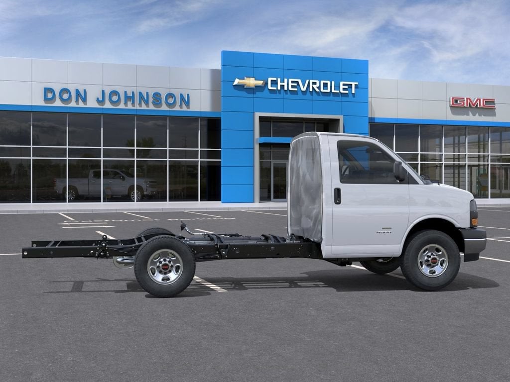 2025 GMC Savana Cutaway 3500 1WT