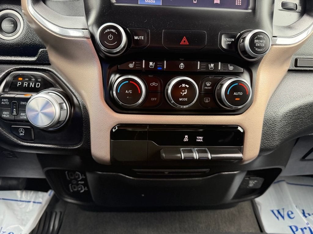 2022 RAM 1500 Laramie Crew Cab 4x4 5'7" Box