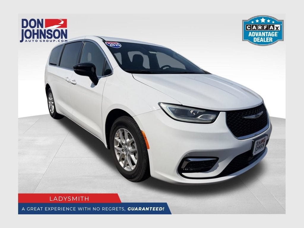 2025 Chrysler Pacifica Select