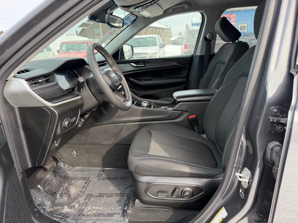 2023 Jeep Grand Cherokee L Laredo 4x4