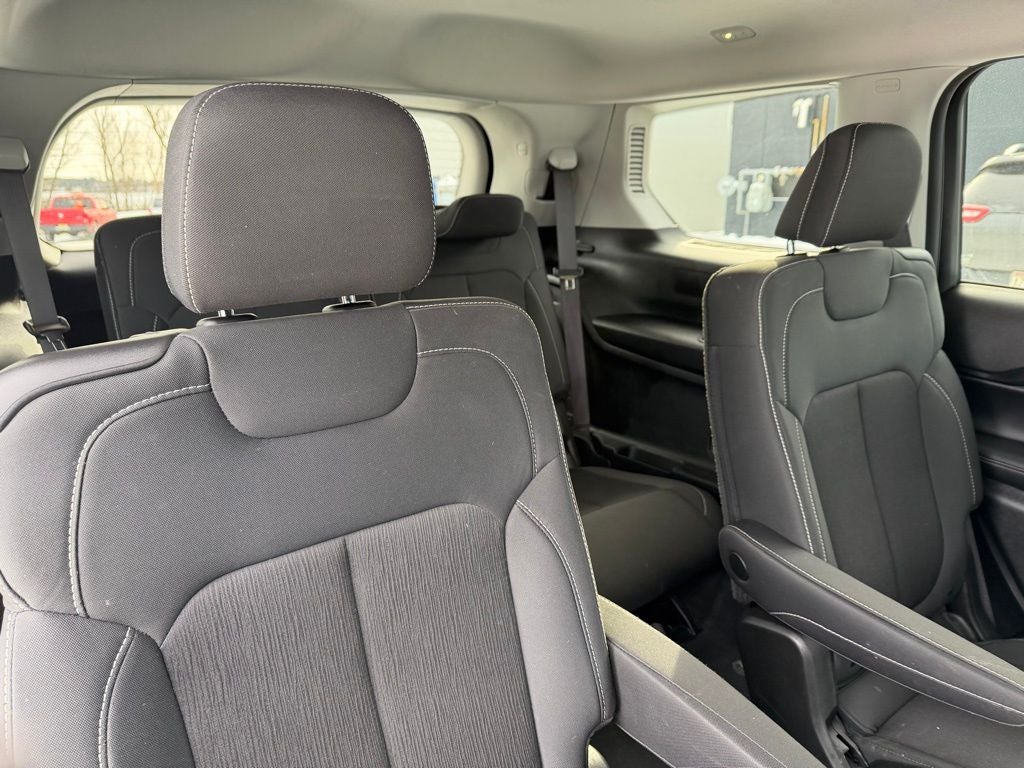 2023 Jeep Grand Cherokee L Laredo 4x4