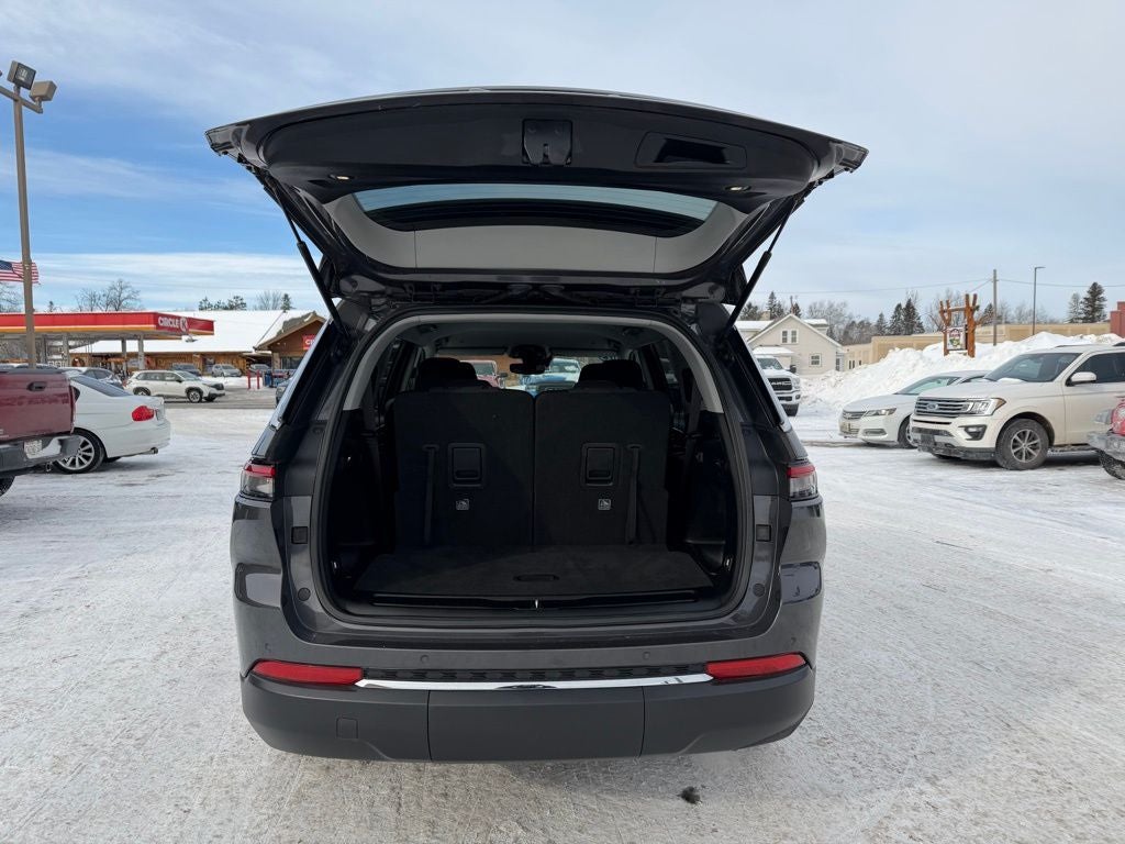 2023 Jeep Grand Cherokee L Laredo 4x4