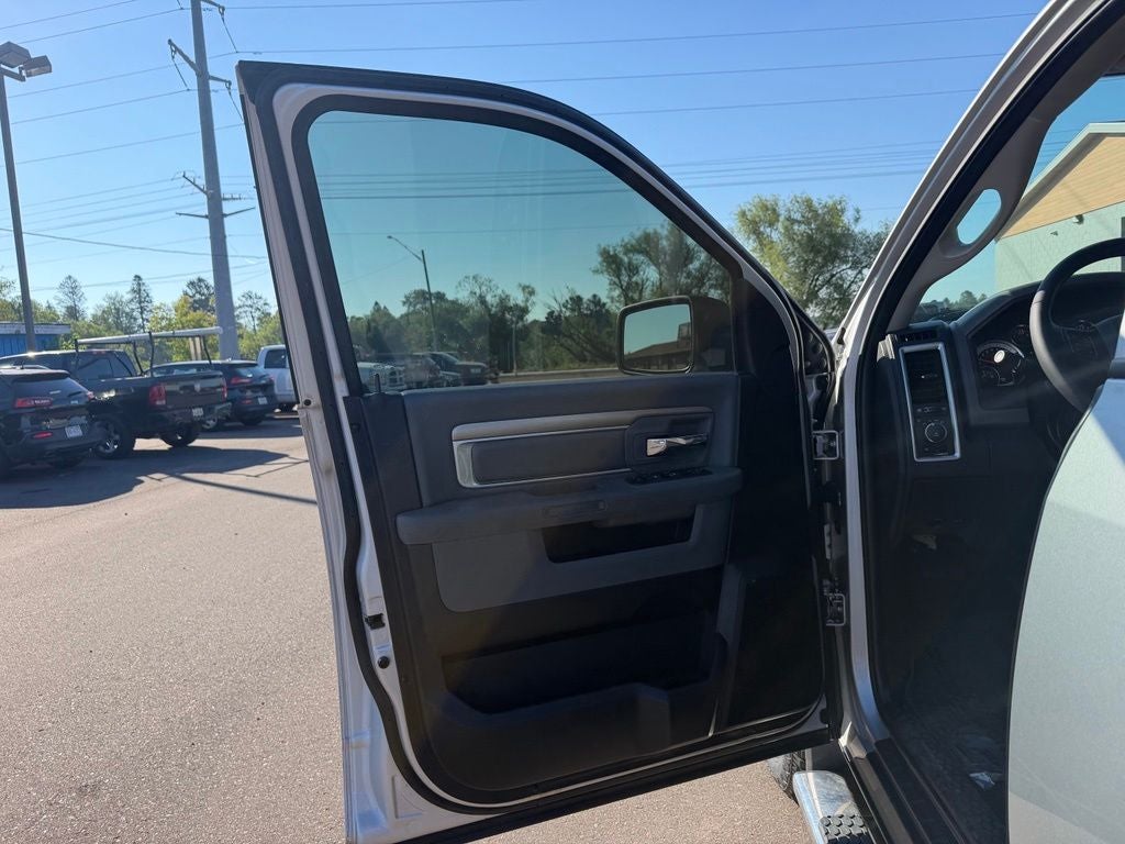 2017 RAM 1500 Big Horn Crew Cab 4x4 6'4' Box