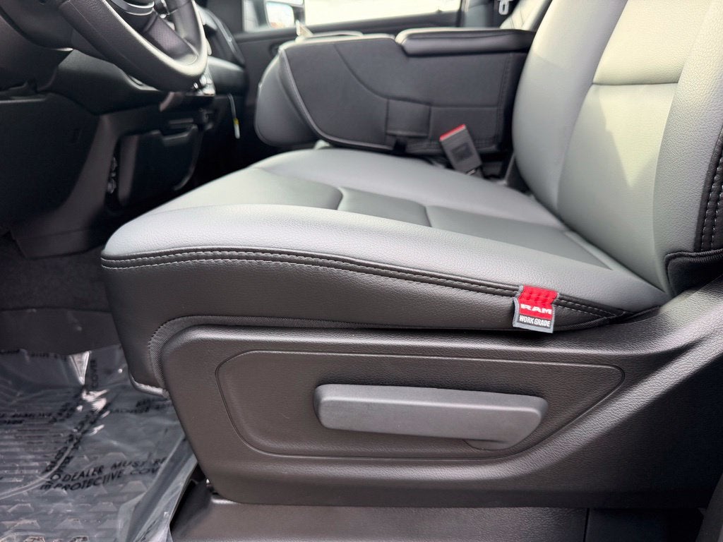 2026 RAM 1500 Tradesman Crew Cab 4x4 6'4' Box