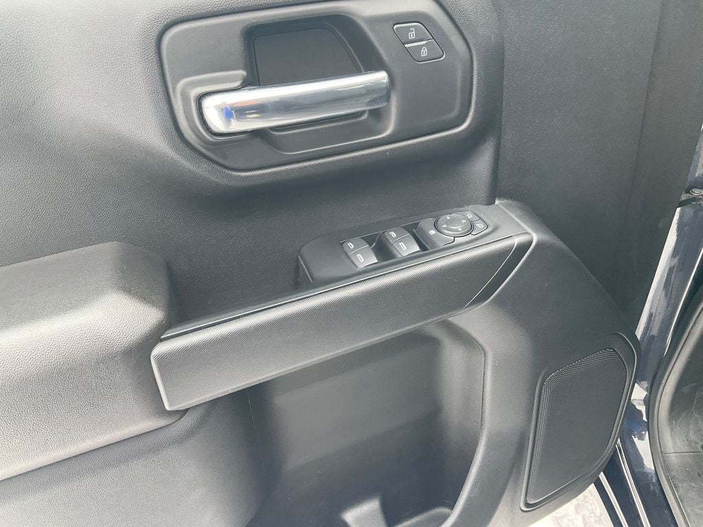 2023 Chevrolet Silverado 1500 4WD Crew Cab Short Bed Custom