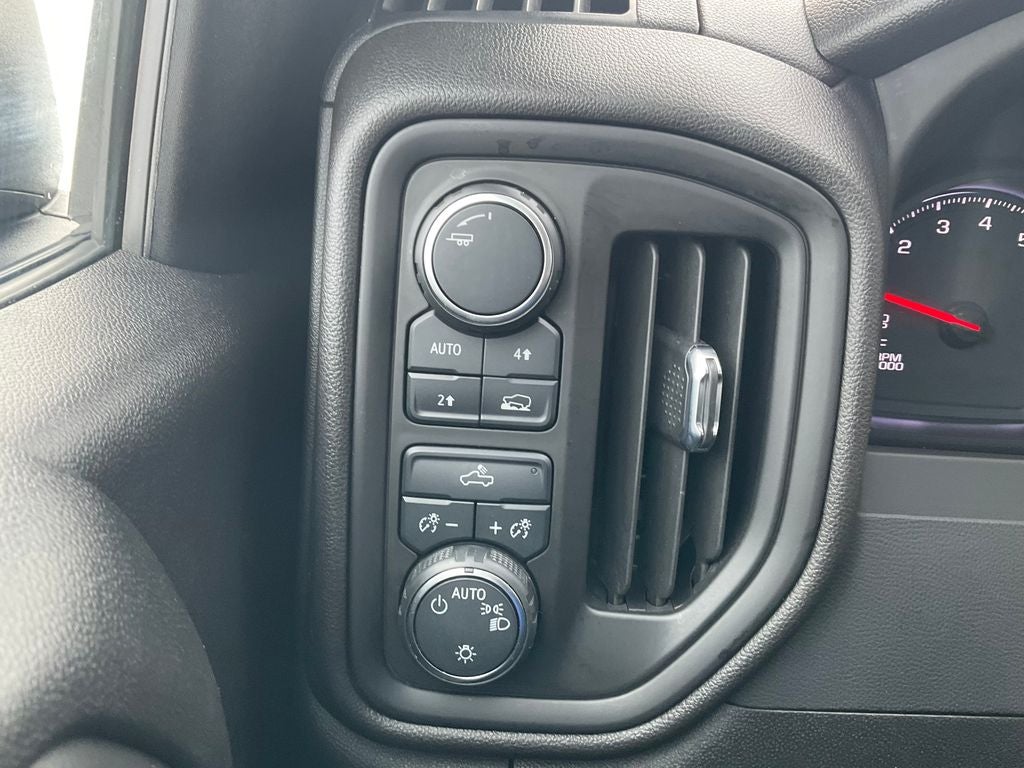 2023 Chevrolet Silverado 1500 4WD Crew Cab Short Bed Custom