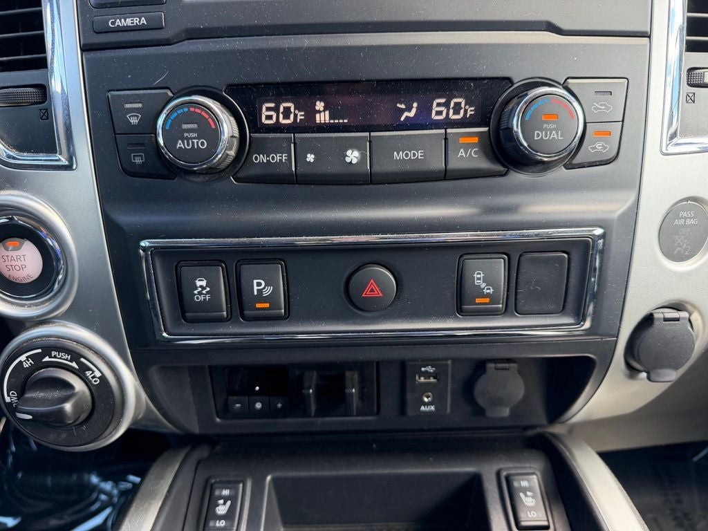 2017 Nissan TITAN SV
