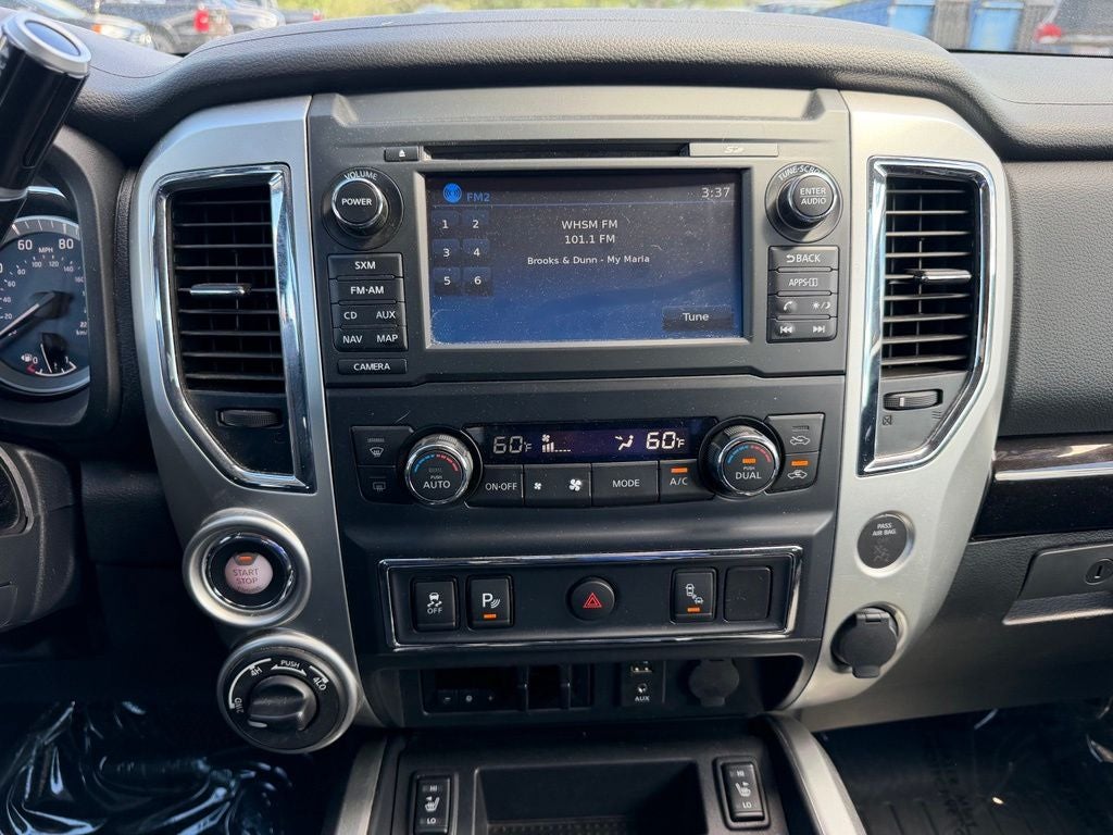 2017 Nissan TITAN SV